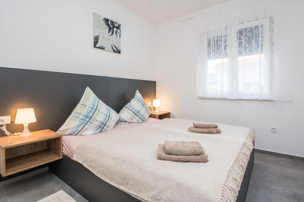 Apartment Spanic 1 ヴィル エクステリア 写真